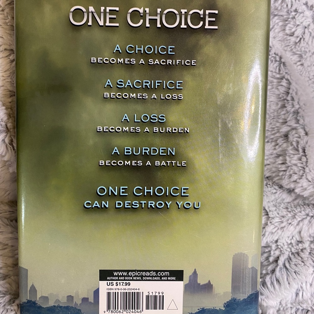 Insurgent by Veronica Roth - Picture 4 of 4